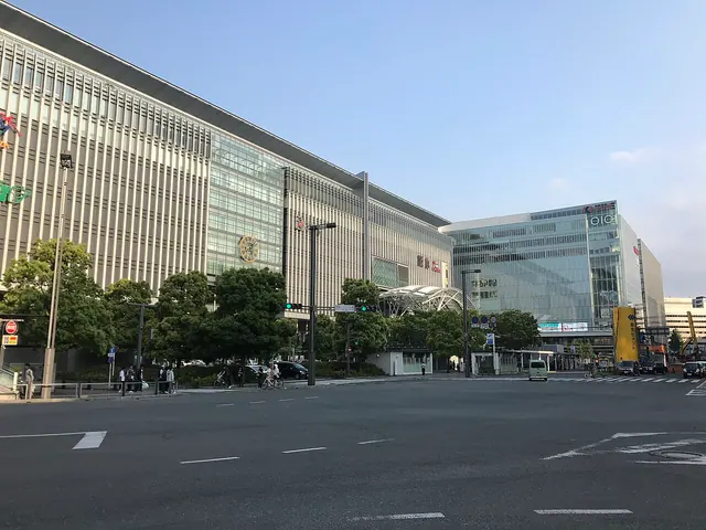 하카타역과 JR하카타시티 앞 광장과 거리